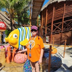 Meet your Posher, Laura